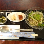 アカサカ 桃源 - サラダと群馬の生姜漬けなど