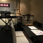 スリー コーズ - (内観)テーブル席②