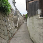 日和庵 - こんな路地を通っていく