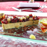 前菜は北海道産の蝦夷鹿とりんごを使ったもの