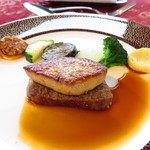 鹿児島県産のフィレ肉とハンガリー産のフォアグラのソテー