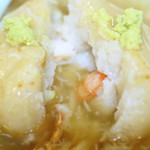 匠和 - 蓮根まんじゅうは中に海老が入ってるよ～。
      出汁がよくきいたあんを絡めて頂くんだけど、
      蓮根のもちもち食感がたまりません！
      これ、はまりそう～