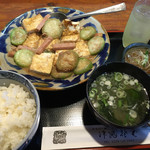 Okinawa Soba - 16/10/07 5ヶ月ぶりの訪問 ナーベラー定食(1,030円) ソーキそば以上にどこ行っても食べられない。ヘチマって、めちゃめちゃ美味しいんだ、って誰に言っても信じてもらえず。一度でいいから食べて