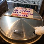 千壽 - 味噌汁のお鍋
２杯目は１００円の但し書き。