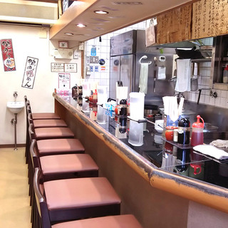 カウンターのみのお店です