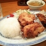 龍々亭 - 特製ろんろん定食900円 (A)酢豚 唐揚げ サラダ ライス 小スープ