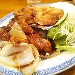 龍々亭 - 特製ろんろん定食900円 (A)酢豚 唐揚げ サラダ ライス 小スープ