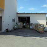 ヤオヨシ - 納品口です。検品と品出し頑張れ！