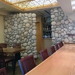 おばんざい だるま - ｊａｚｚが流れる落ち着いた雰囲気の店内