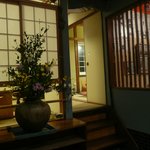 帆掛鮨 - 奥にはお座敷もある