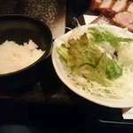 とんかつ マンジェ - 野菜サラダとご飯  御代わりできます