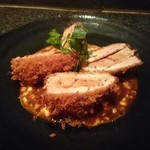 とんかつ マンジェ - フォアグラトンカツ  1780円税込  
      オリジナルソースで頂く料理  赤ワインに合うかも