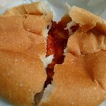 石窯パン工房 愛 - 真っ赤なトマトの焼情熱カレーパン 150円