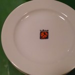 ラ・ベファーナ - お店のロゴ入りお皿
