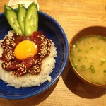 まぐろ専門 かしわ水産 - まぐろユッケ丼セット