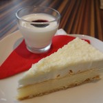 ザワックカフェ - ホワイトチーズケーキ   ヨーグルト付き