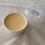 パティスリー モンプリュ 本店 - 2ー開けてみると美味しそうなステキなプリンです