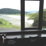 Fujisan No Megumi - 内観・窓から富士川が見えます
