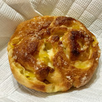 DONQ - りんごとお芋のカリカリフランス ¥216