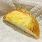 DONQ - はちみつチーズガレット 1/2 ¥152