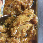 マディナ カレーレストラン - チキンマサラのアップ。オイルの量が多いこと。