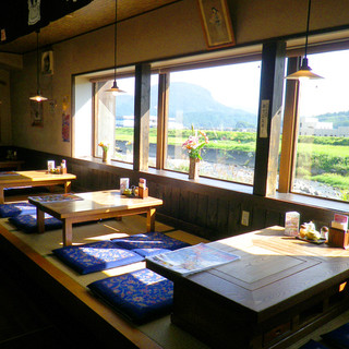 落ち着いた雰囲気でくつろぎいただけます