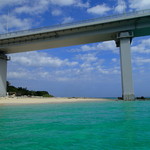 アロアロ - カヤックから見る瀬底大橋