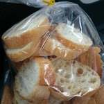 foyer boulanger - ８枚切りの厚さにスライスしてもらったバケット