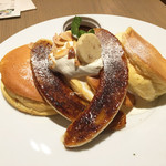 SUNNY PANCAKE - キャラメリゼバナナ＆ホットチョコレートパンケーキ