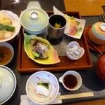 木曽路 - ◆木曽（きそ）(1620円：税込）・・盛込み、茶碗蒸し、揚物、御飯、汁物、香の物、デザート
      こういう風にいろんなお料理が並ぶと嬉しくなるのです。^^