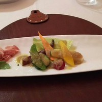 RISTORANTE REGA - 熟成生ﾊﾑﾌﾙｰﾂ添え、ﾊﾞｰﾆｬｶｳﾀﾞｰ、ﾄﾘｯﾊﾟ煮込