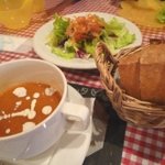トラットリア・イ・ポルチーニ - サラダ、スープ、パン