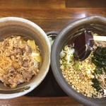 もつ焼串 山形肉問屋センター - 山形駅前の「山口精肉・製麺センター」にて、牛丼と冷たいそばのセット。牛丼は糸こんにゃくがまぶされていてすき焼きみたいな牛丼で美味^ ^そばの味もしっかりしてて、美味かった〜(^-^)/