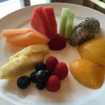 Four Seasons Hotel Hong Kong  - フルーツの盛り合わせ