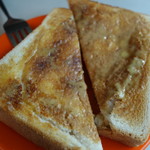 Mido Cafe 美都餐室 - バターとピーナツバターのトースト