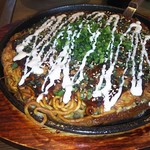 定食の府中焼きにマヨネーズをかけました(2016.10.09)