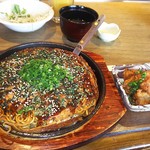 鉄餞 - 府中焼き、唐揚げ２個(2016.10.09)