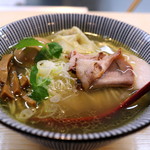 自家製麺 くろ松 - 特級中華そば（白醤油）