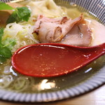 自家製麺 くろ松 - 白醤油スープ