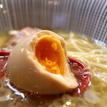 自家製麺 くろ松 - 味玉