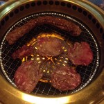 焼肉屋さかい 新宿歌舞伎町店 - 牛タンとハラミ