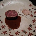 レストランRyu - 切り分けられた肉料理♪器は11月の十寸皿