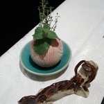 レストランRyu - 各テーブルのおもてなしと龍のカード立て