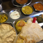 南インド家庭料理 カルナータカー - ラッサムも頂きました(写真奥にチラリ)