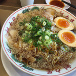 ラーメン魁力屋 - 煮卵とねぎ