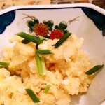 新小屋 - 「酒盗と青唐辛子のポテトサラダ」酒盗の旨みと青唐辛子のさわやかな香りがたまらない･･･