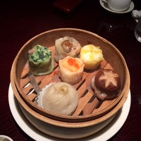 過門香 銀座本店 - 点心6種盛り。いろんな素材の味がしっかり出てる。