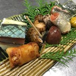 Sakesakana kobu - 懐石コースの焼き物。こちらのメインは秋鮭の西京焼き。