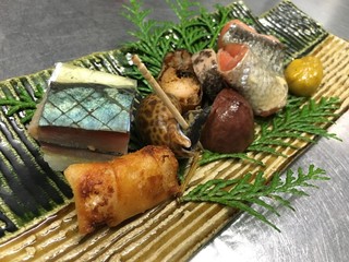 h Sakesakana kobu - 懐石コースの焼き物。こちらのメインは秋鮭の西京焼き。