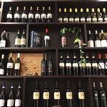 Amedeo Ristorante - 美しく並べられたボトルたち！